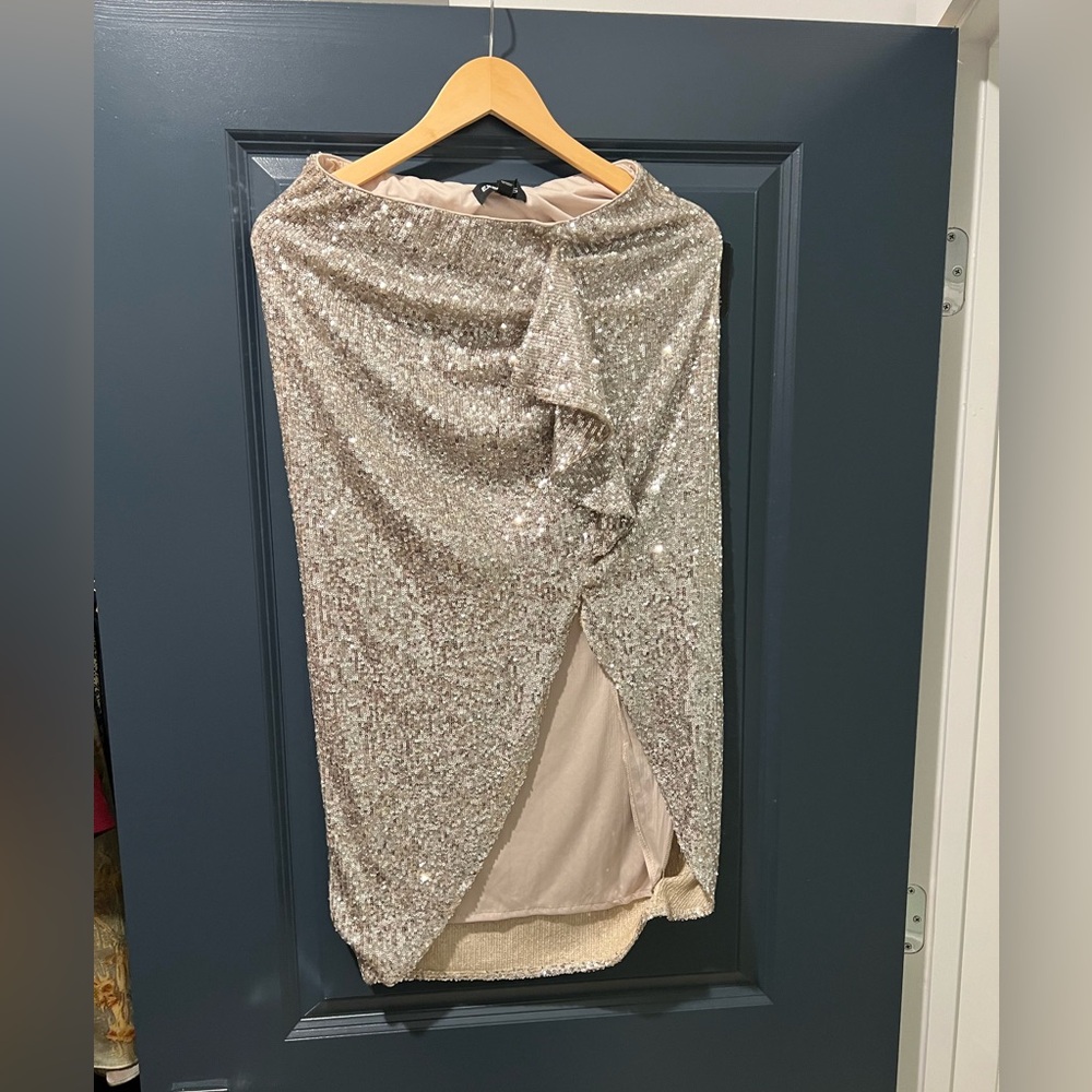 New with tags - Express sequin skirt